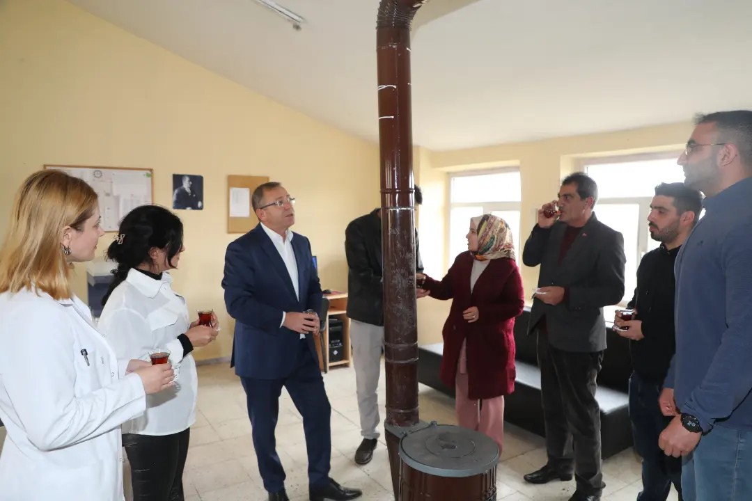 Vali Polat, öğrencilerden kitap okumalarını istedi