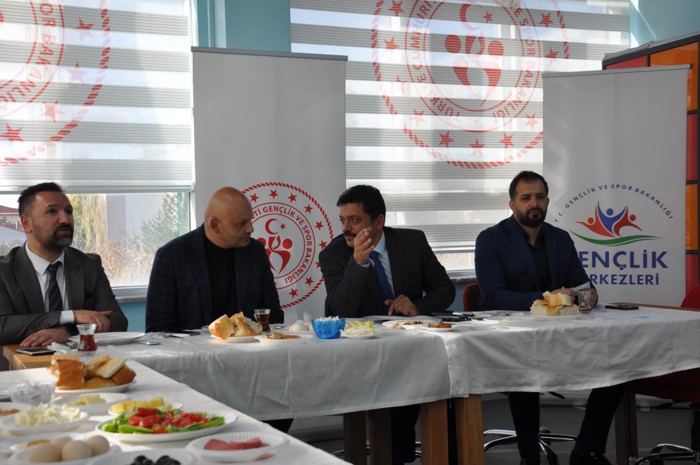 Gençlik Spor Müdürü Yüreğil, basınla buluştu