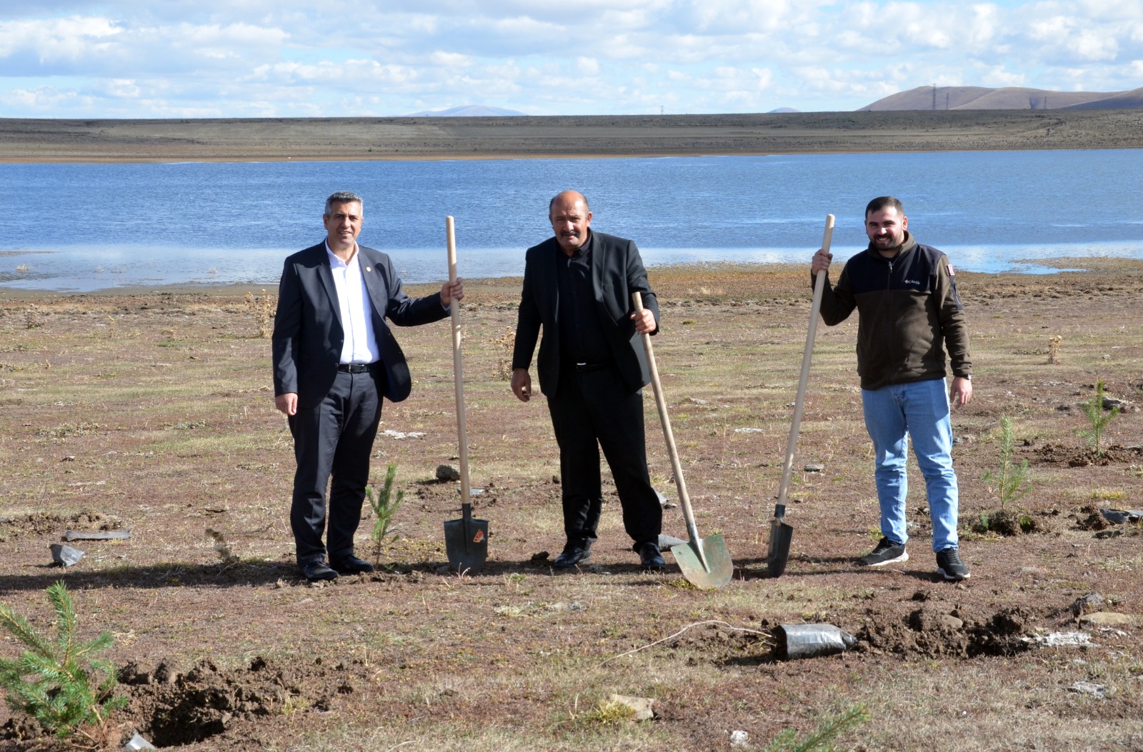 Asboğa Gölüne "Yüzüncü yılda 100 fidan"