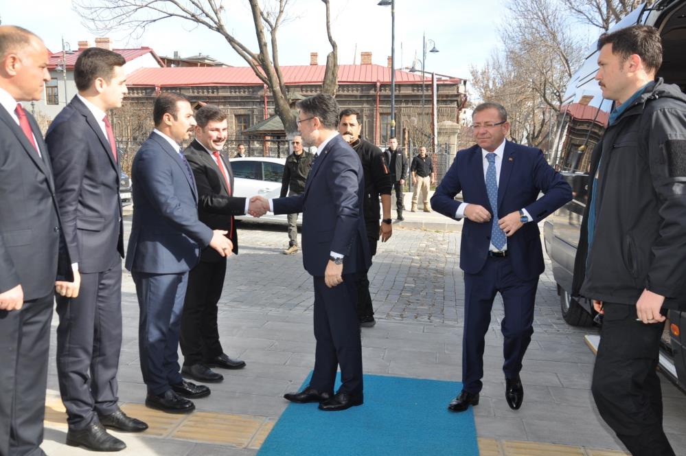 Bakan Yumaklı, Kars Valiliğini ziyaret etti