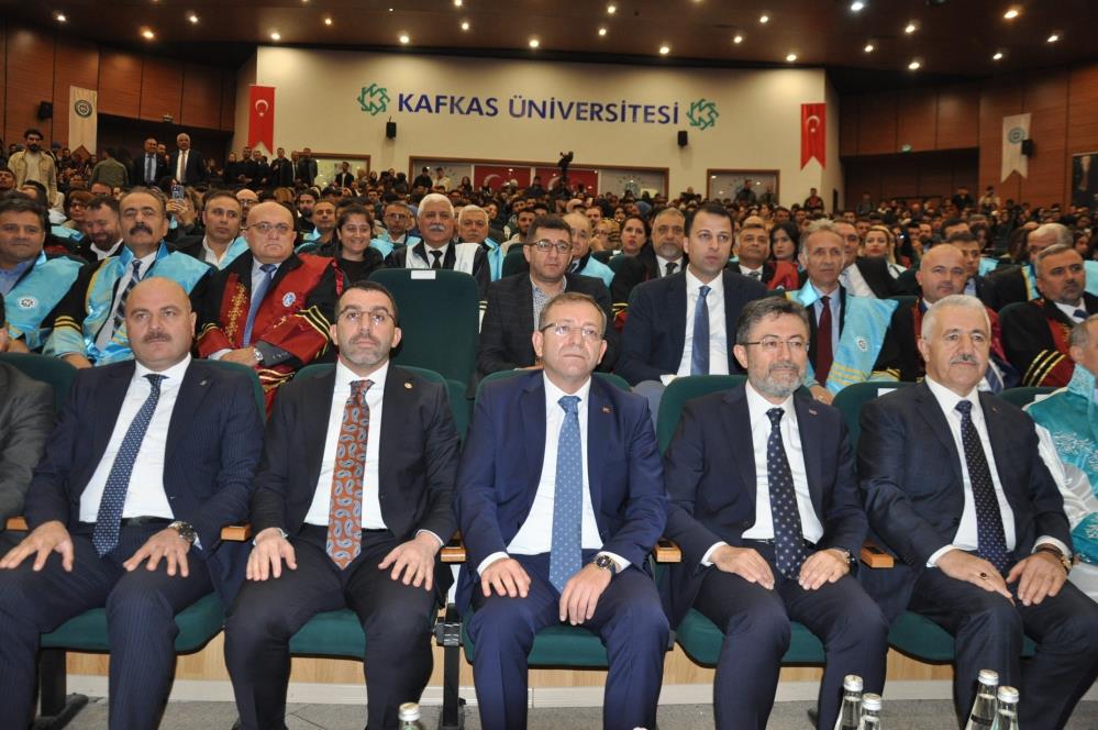 Bakan Yumaklı, Kars'ta öğrencilere seslendi