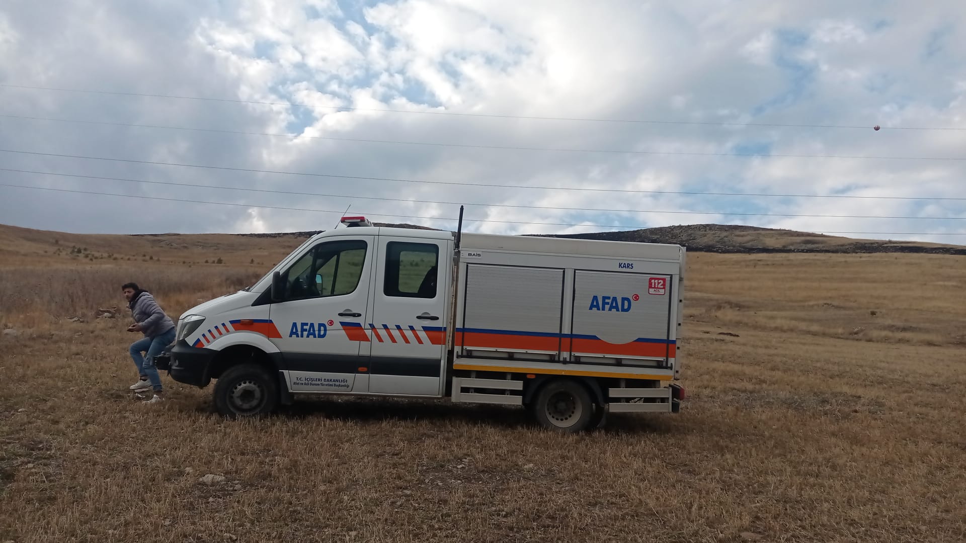 Sarıkamış'ta ormanlık alanda çıkan örtü yangını söndürüldü