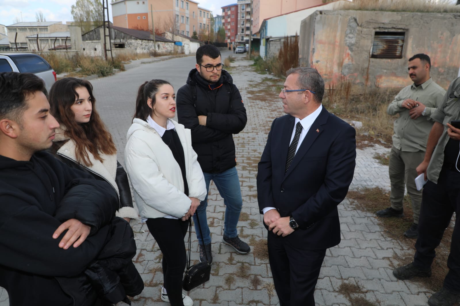 Vali Polat'ın öğrenci sevgisi