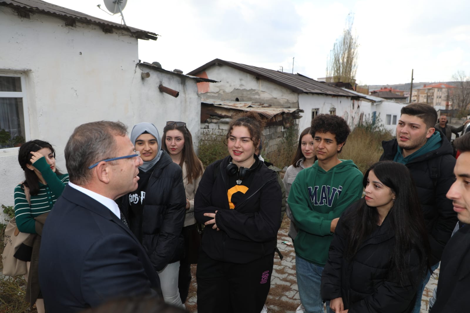 Vali Polat'ın öğrenci sevgisi