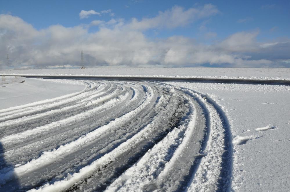 Kars'ta yüksek kesimlere kar yağdı