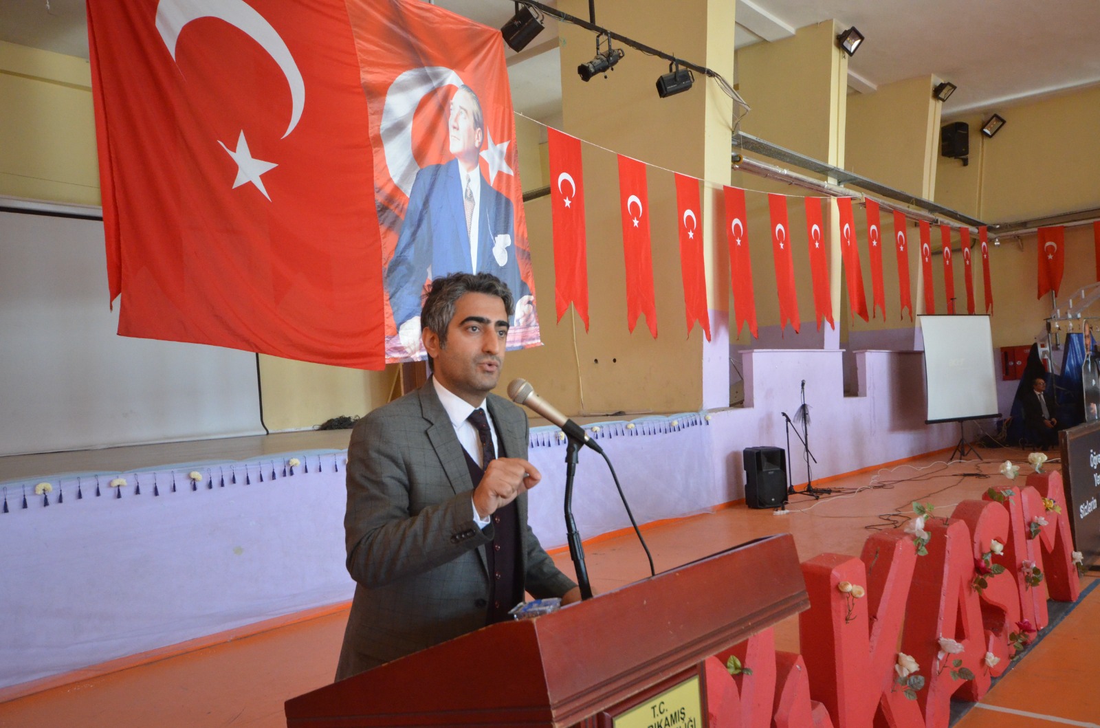 Sarıkamış'ta Öğretmenler Günü kutlandı