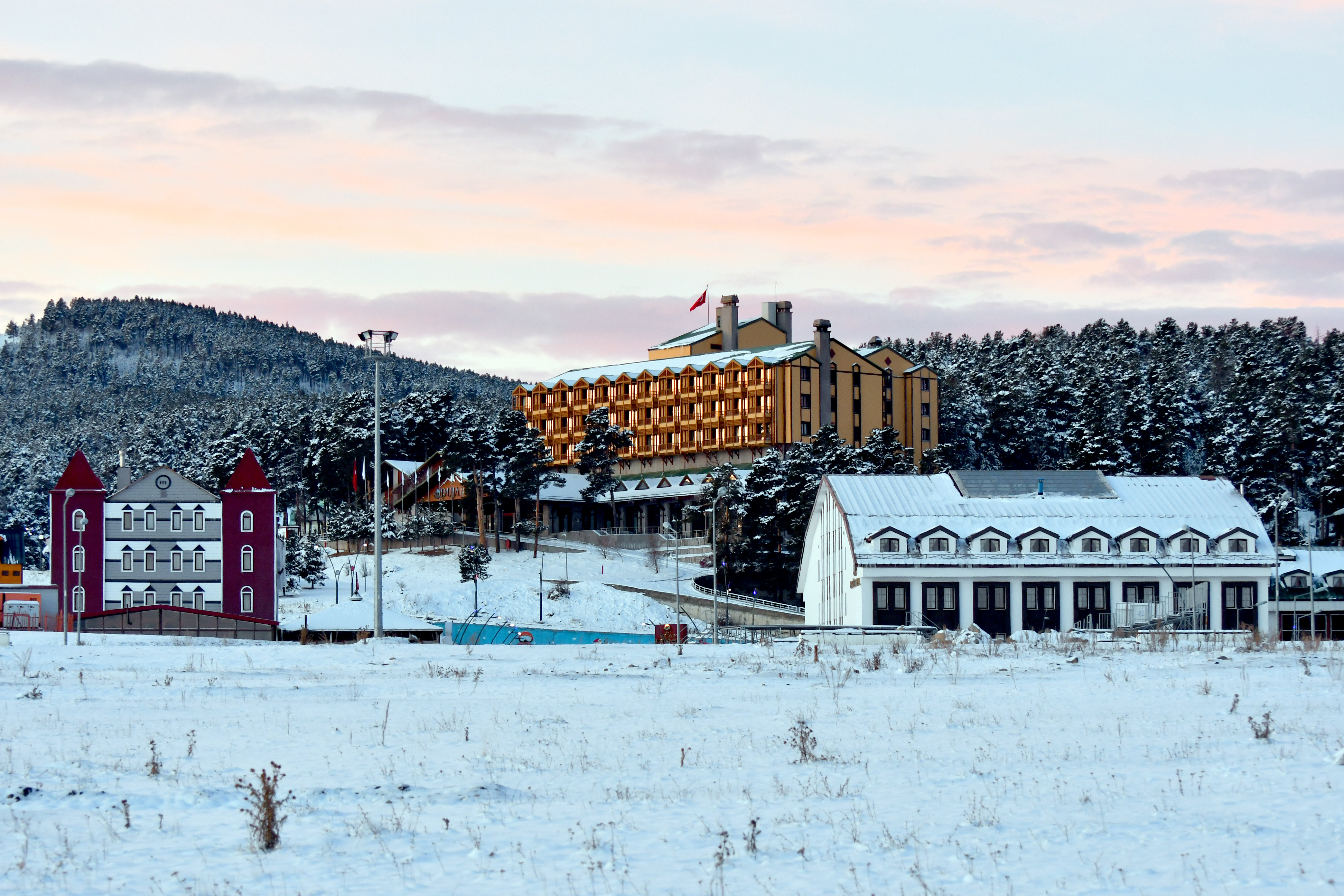 Kristal kar üzerinde kayak yapılan Cıbıltepe, sezonu erken açmayı hedefliyor