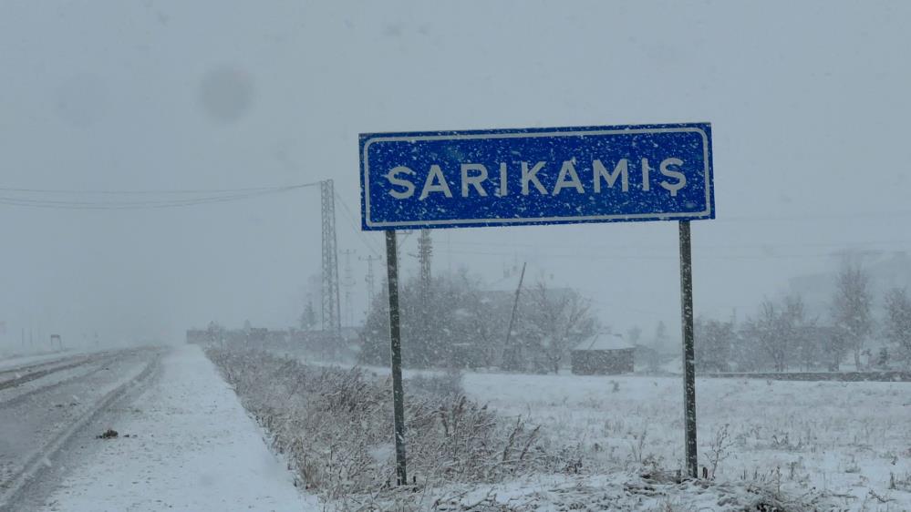 Sarıkamış'ta yoğun kar yağışı