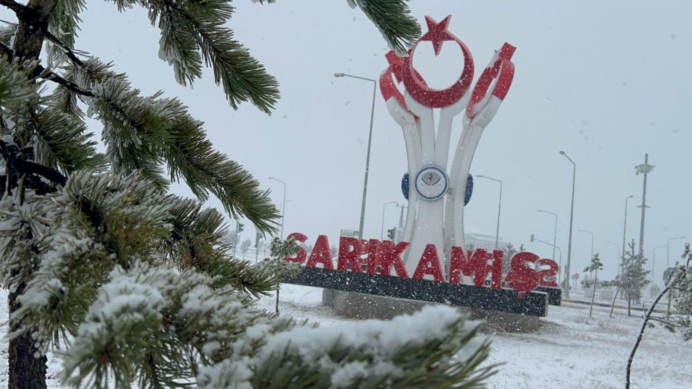 Sarıkamış'ta yoğun kar yağışı