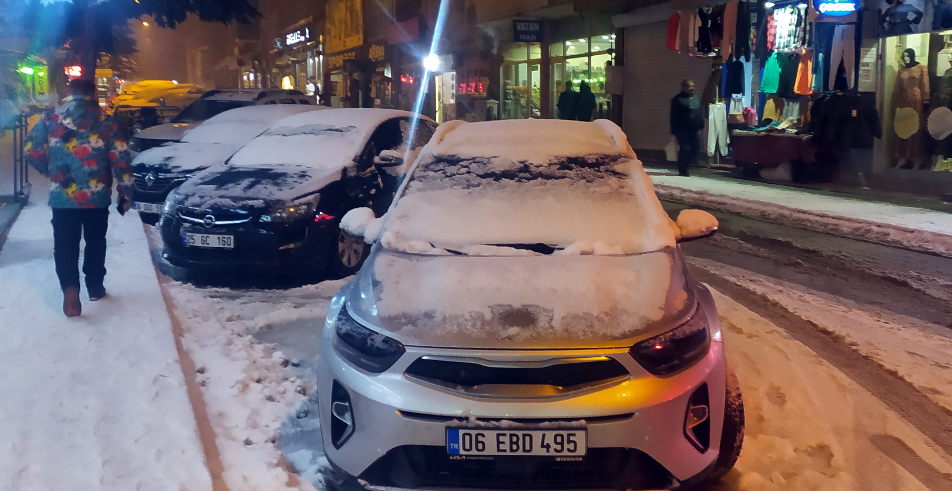 Sarıkamış'ta çocuklar kızak ve kar topu keyfi yaşadı