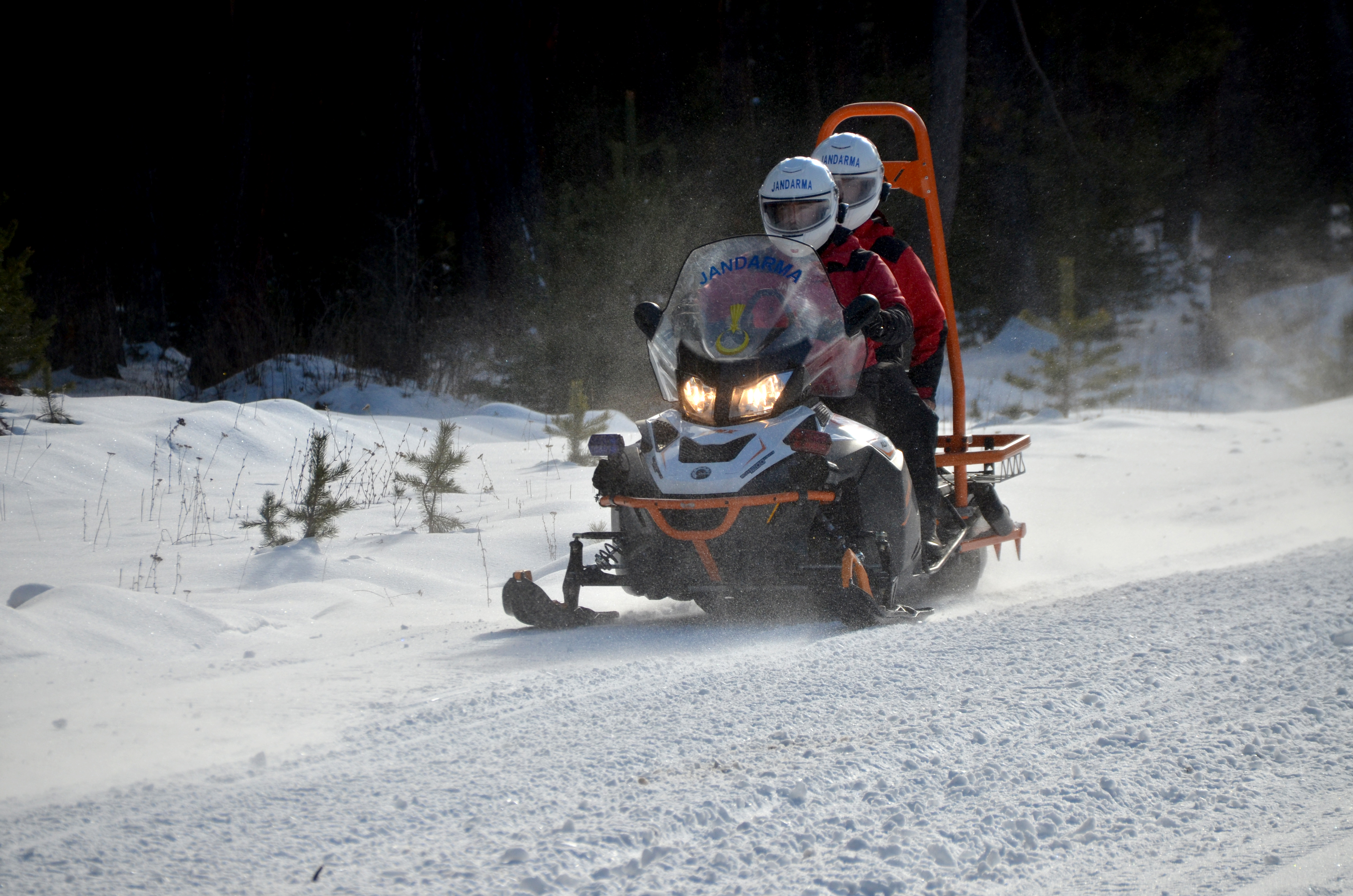 JAK timleri Cıbıltepe'de güvenli kayak tatili için hazır
