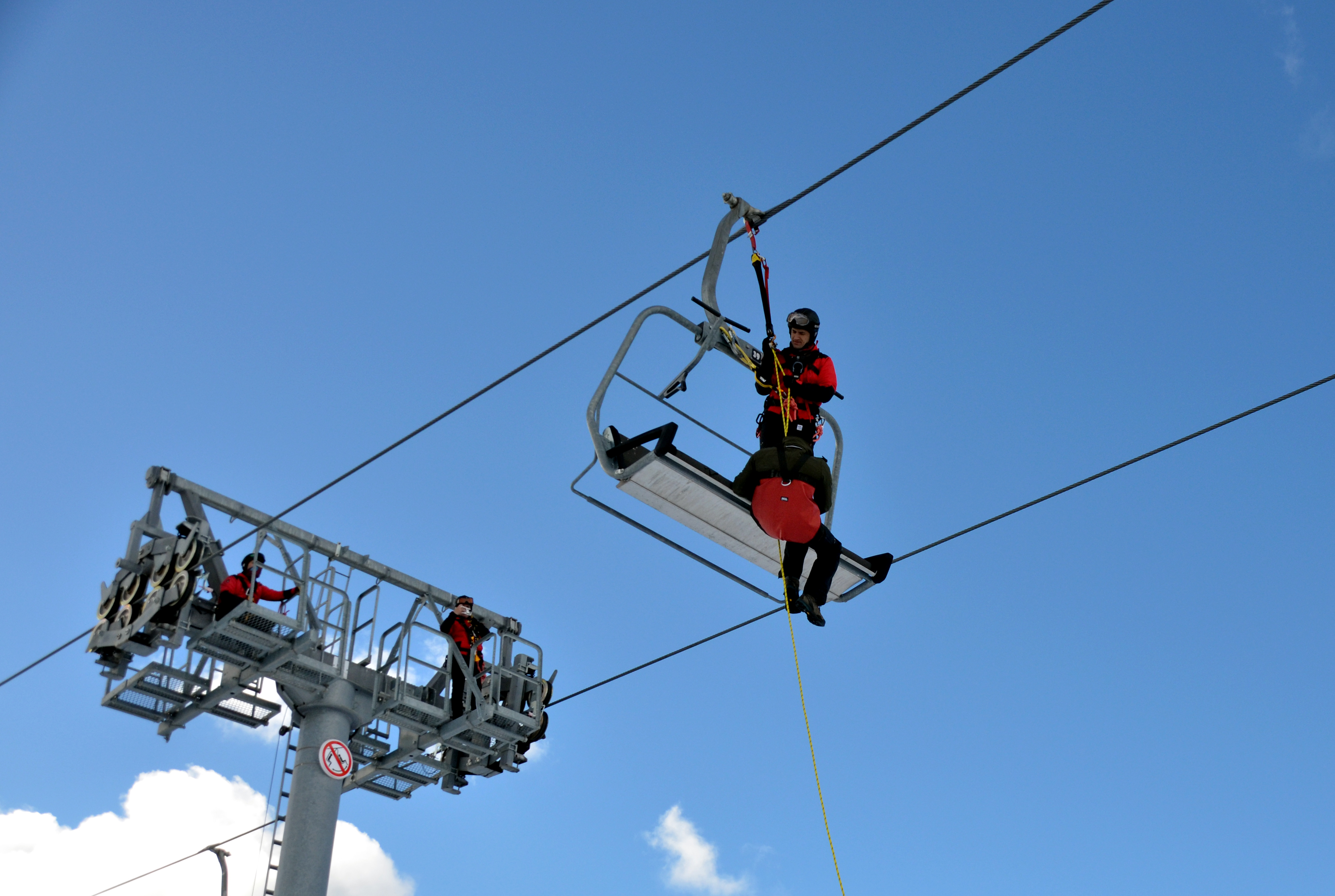 JAK timleri Cıbıltepe'de güvenli kayak tatili için hazır