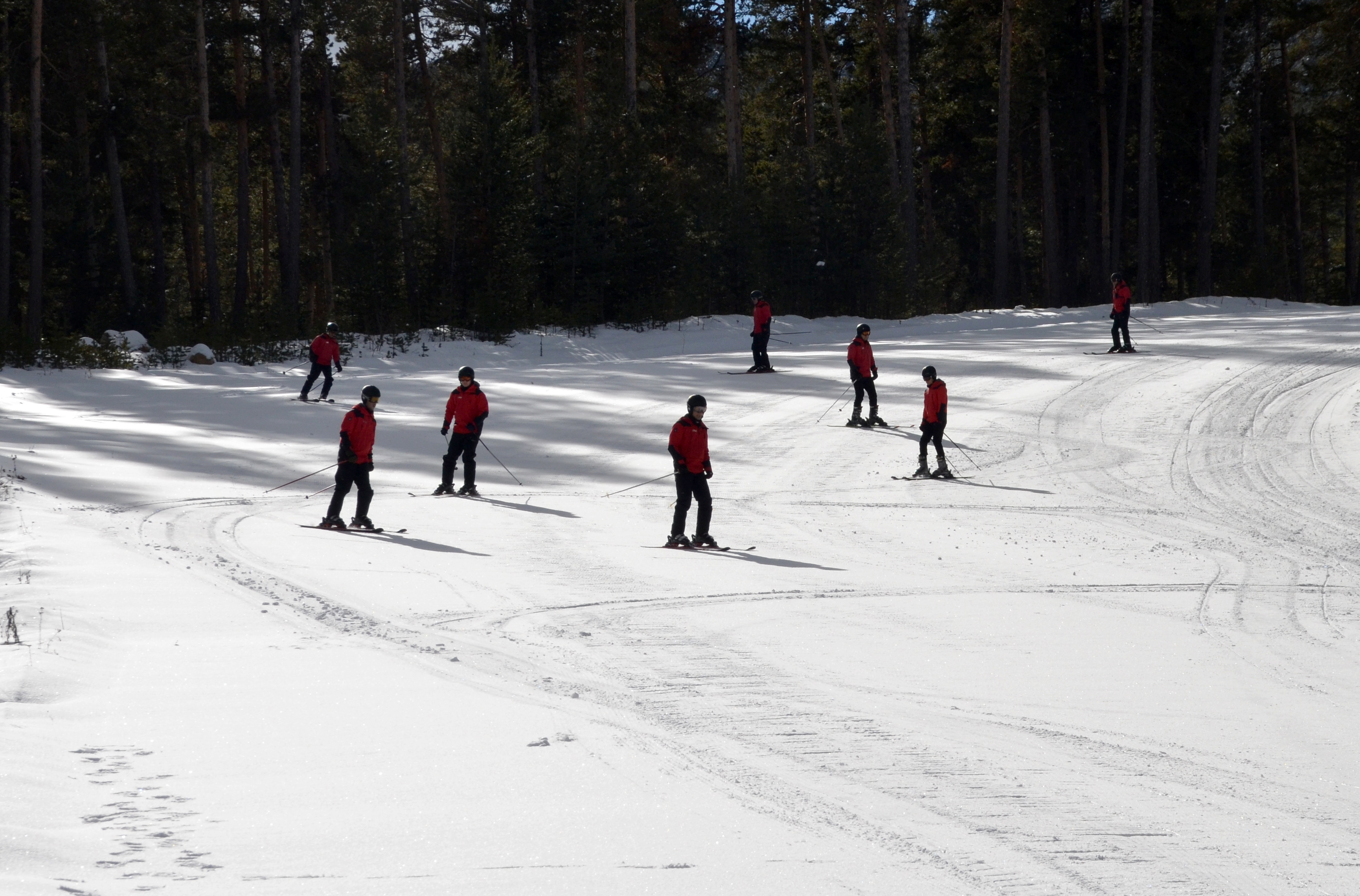 JAK timleri Cıbıltepe'de güvenli kayak tatili için hazır