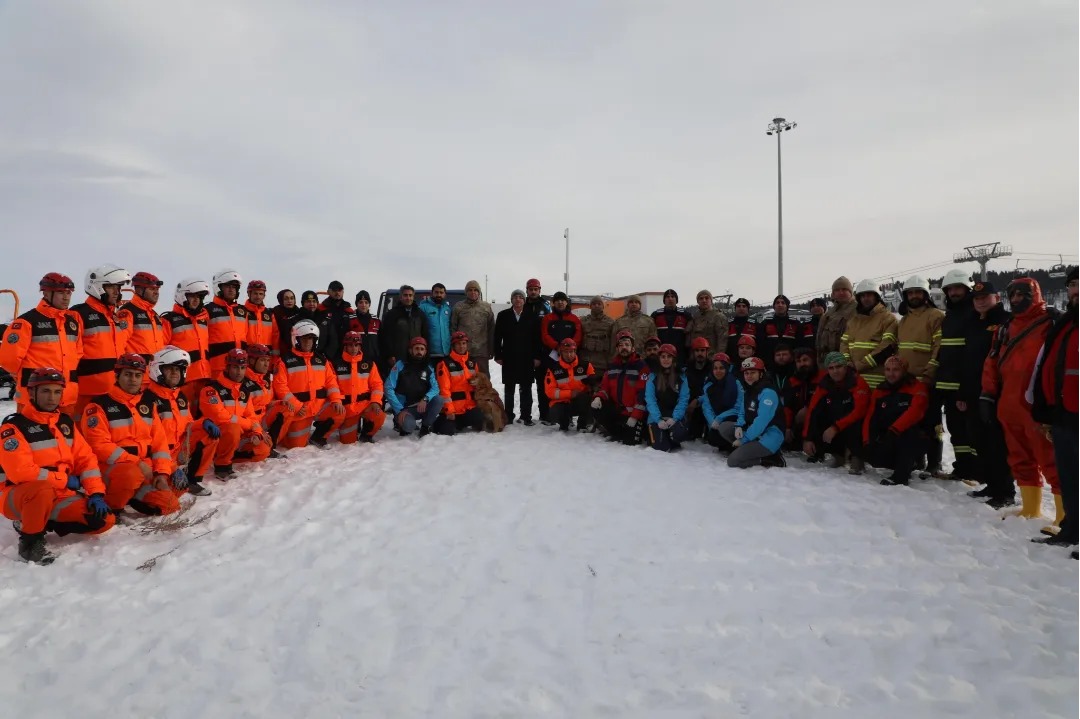Sarıkamış Kayak Merkezi'nde nefes kesen tatbikat