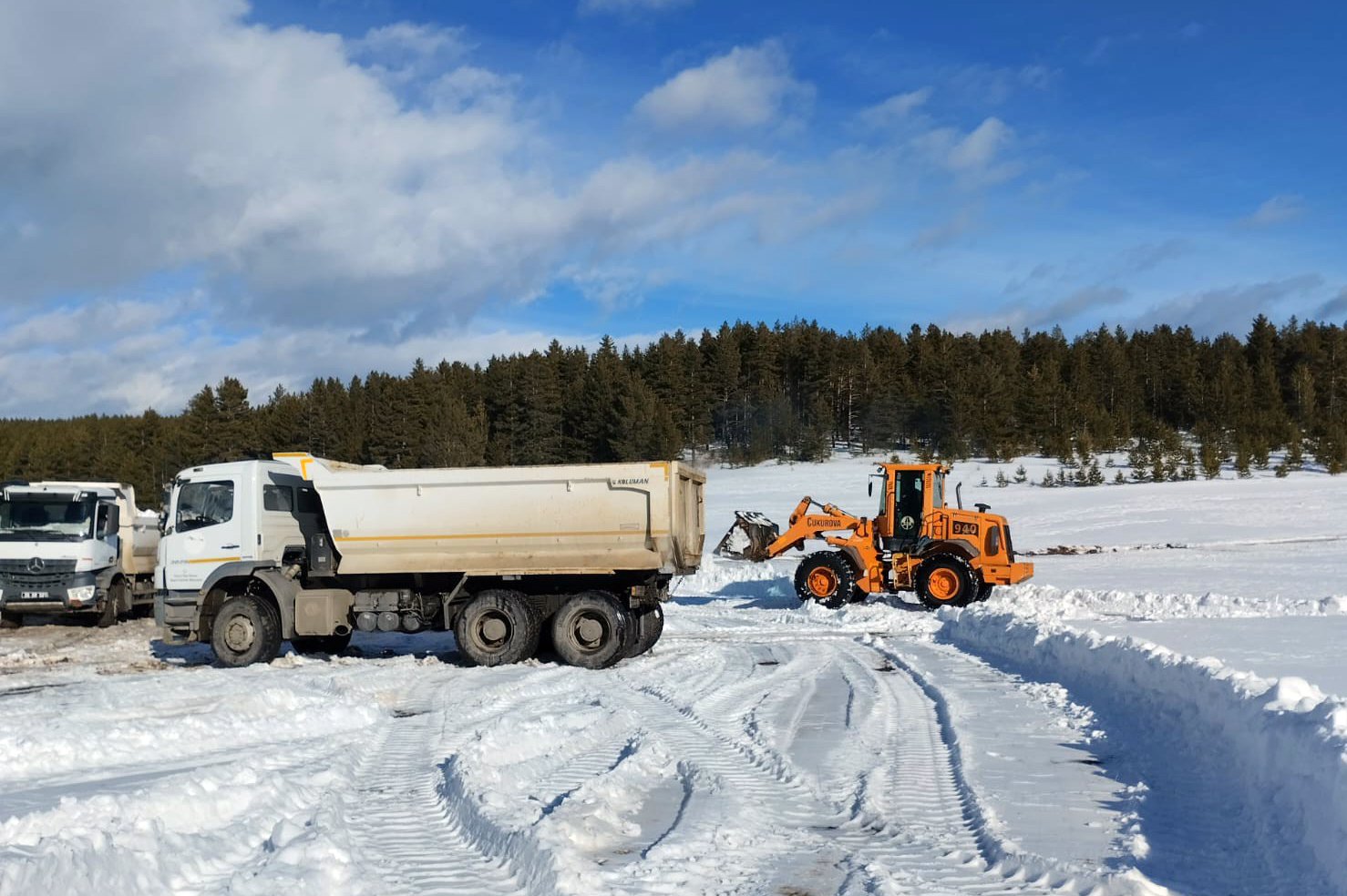 Sarıkamış'ta kardan heykellerin yapımı için çalışmalar başladı