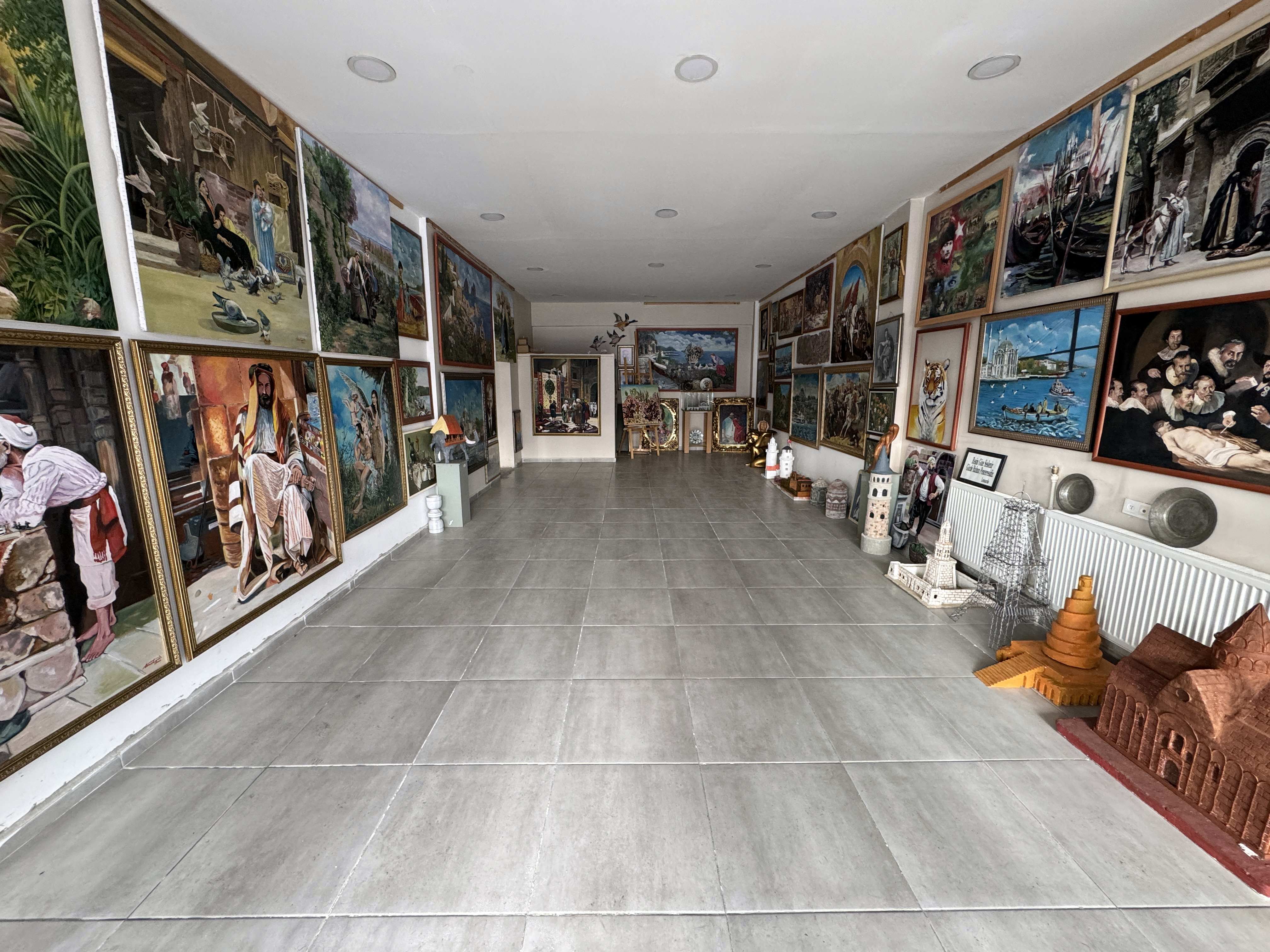 Ağrı'da 63 yaşındaki akademisyen çocukluğundan beri tabiatı resmediyor