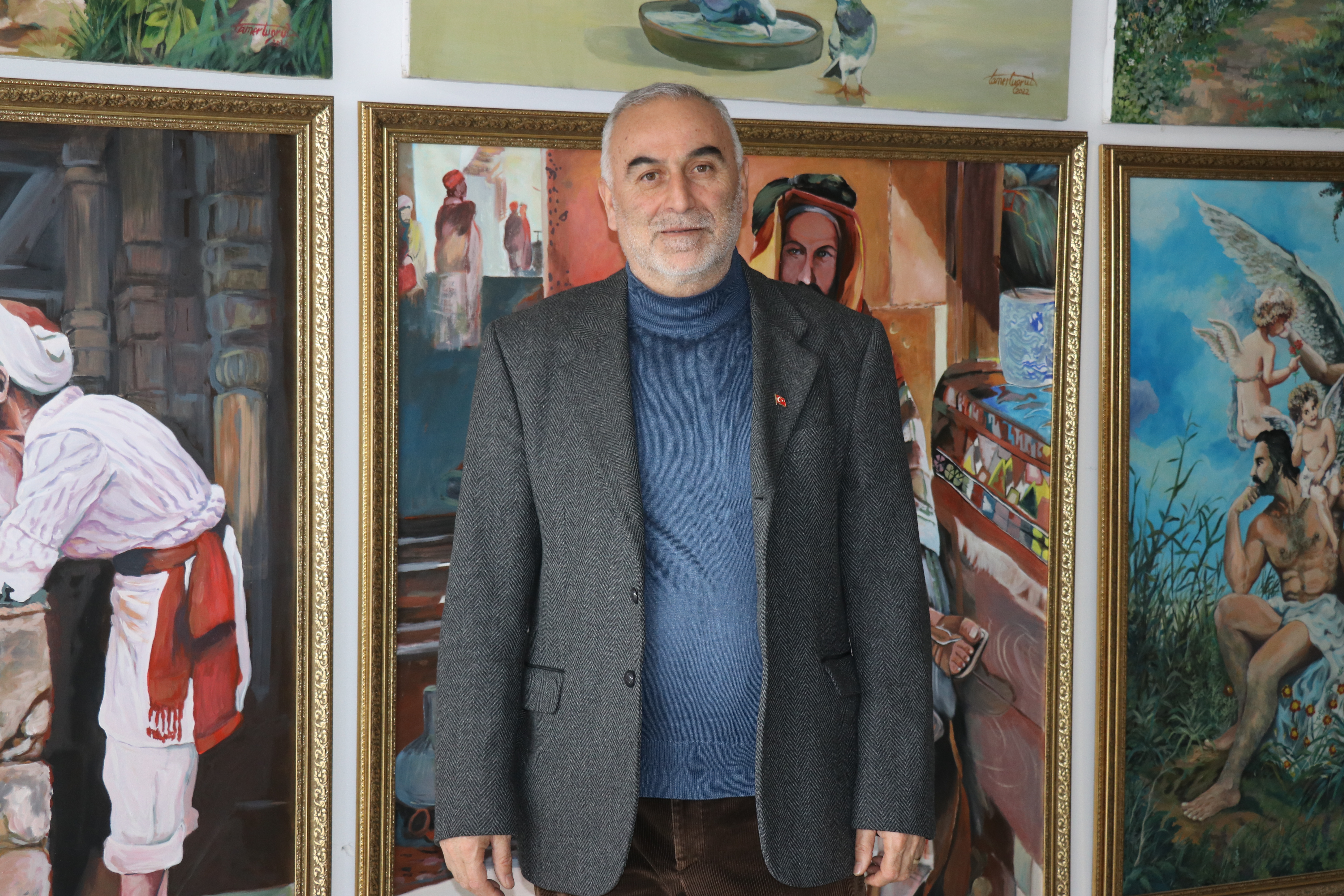 Ağrı'da 63 yaşındaki akademisyen çocukluğundan beri tabiatı resmediyor