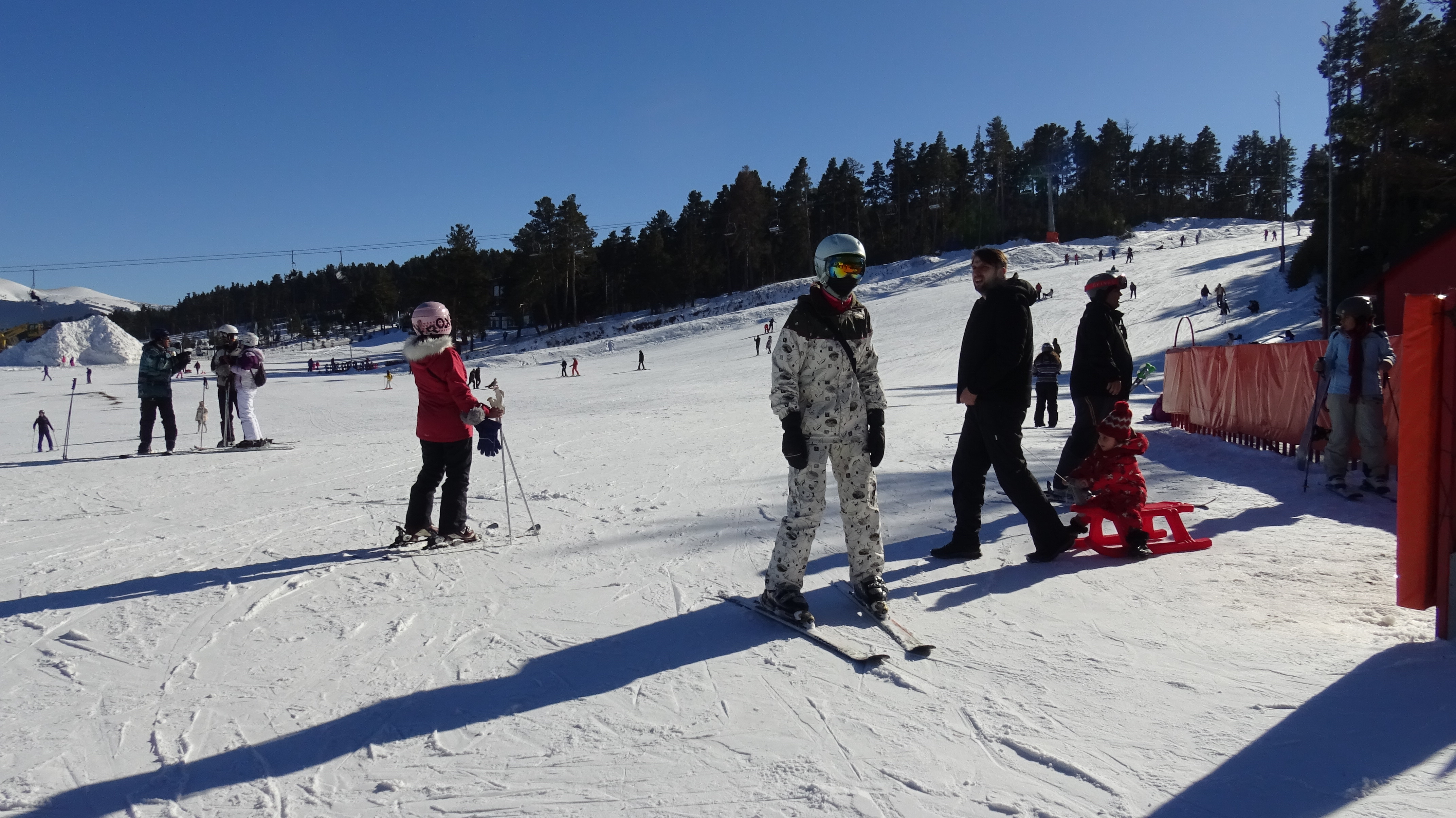 Sarıkamış Kayak Merkezi'nde hafta sonu yoğunluğu