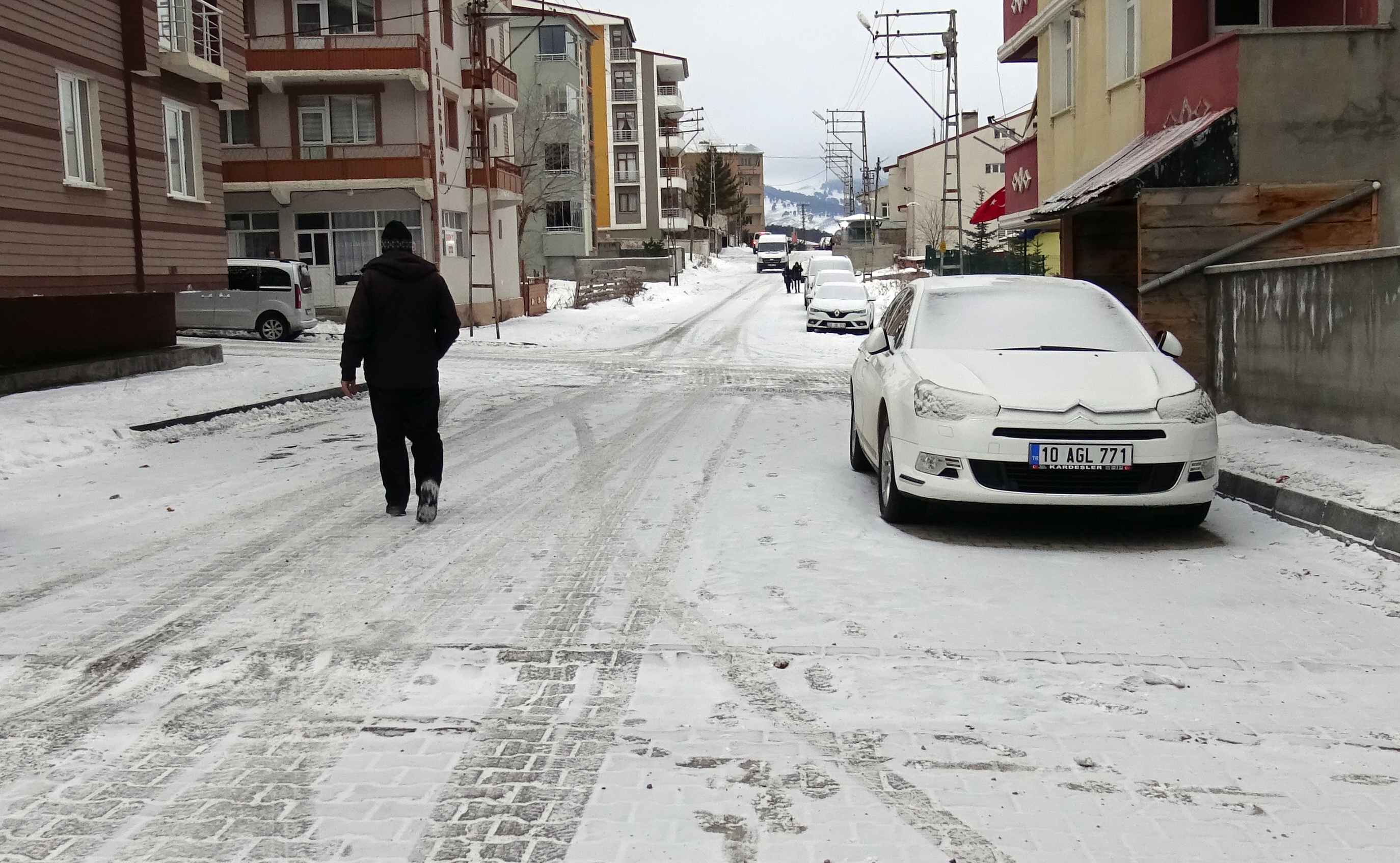 Sarıkamış beyaza büründü