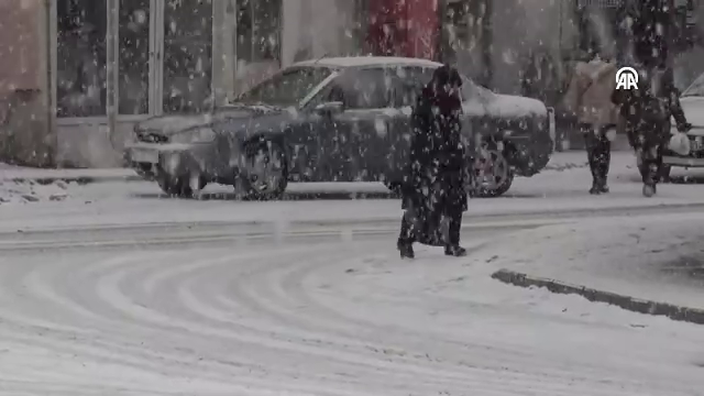 Sarıkamış'ta kar yağışı devam ediyor