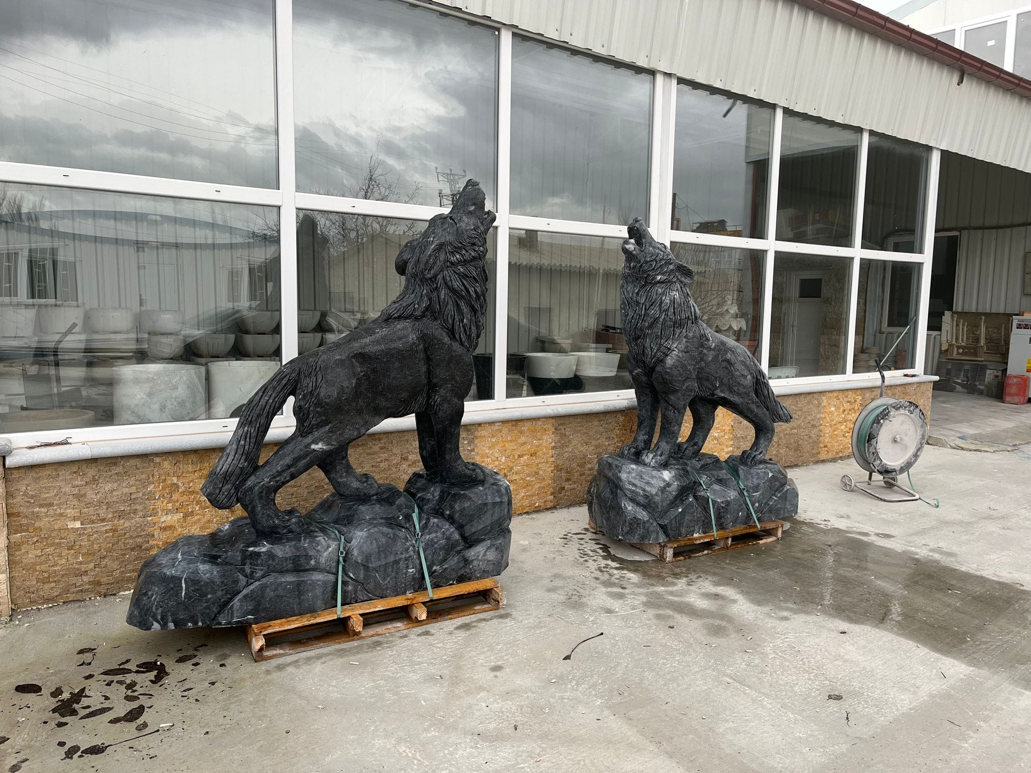 “Şehitlerimizin anısına heykel yapacağım”