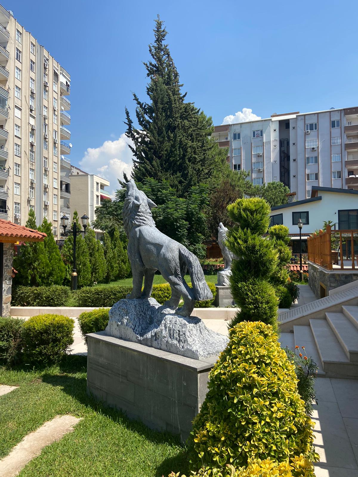 “Şehitlerimizin anısına heykel yapacağım”