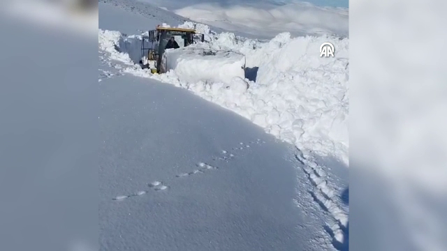 Kardan kapanan Kağızman-Ağrı kara yolu ulaşıma açıldı