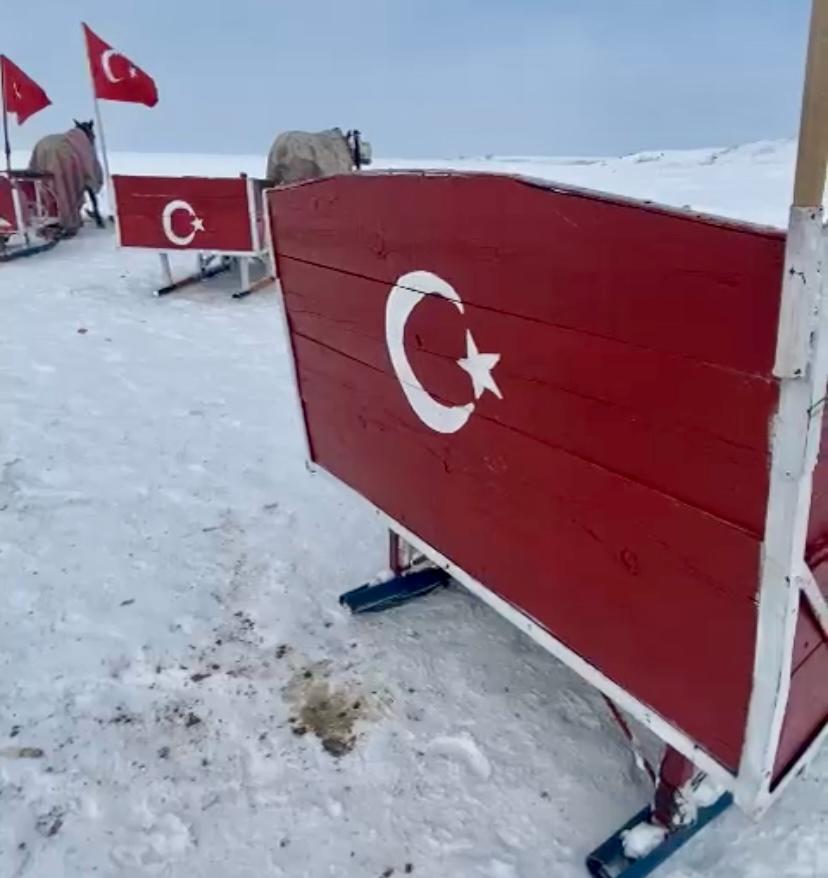 AB Büyükelçilik çalışanları Çıldır Gölü'nde eğlendiler