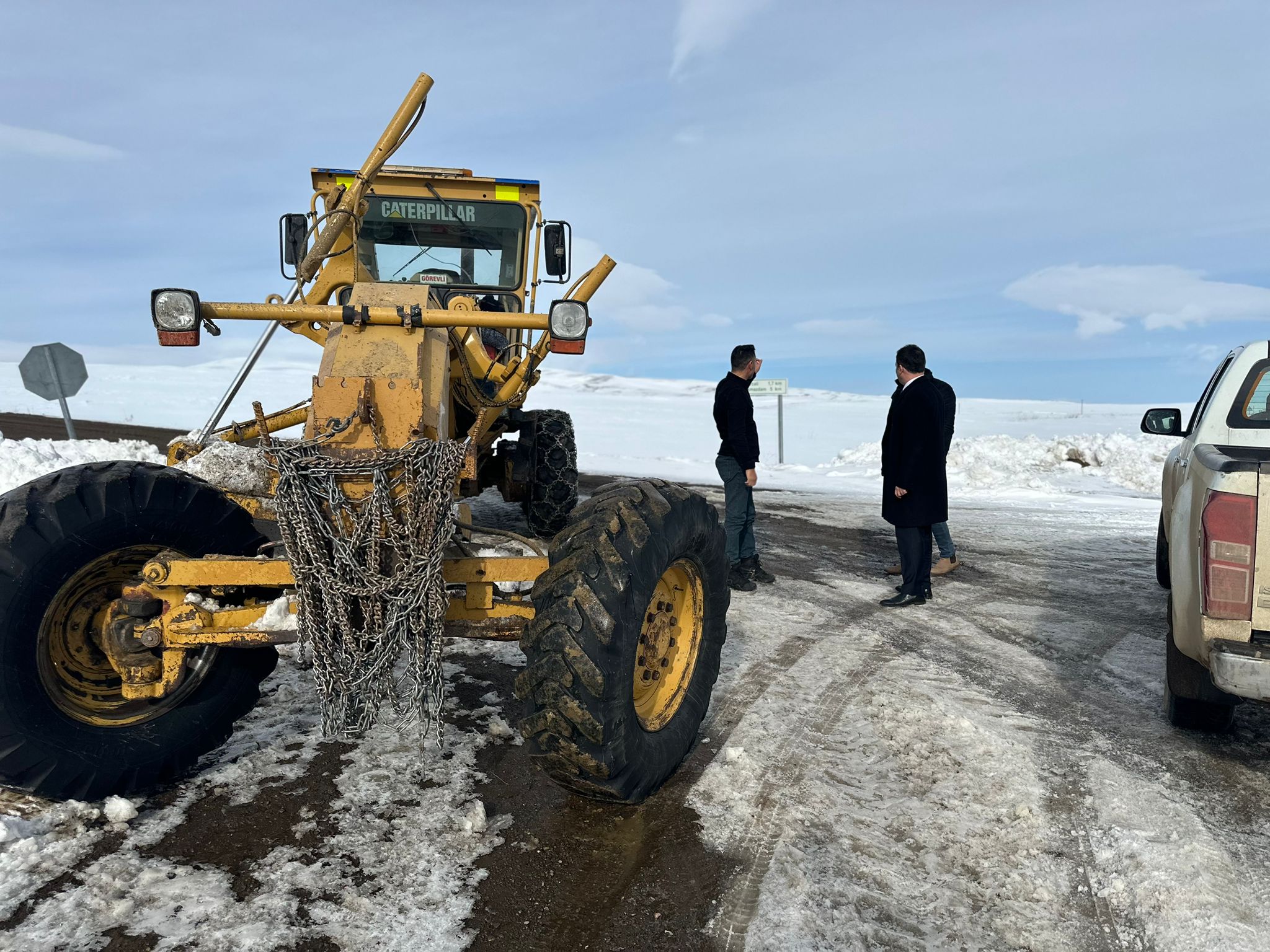 Kaymakam Akköz karla mücadele çalışmalarını inceledi