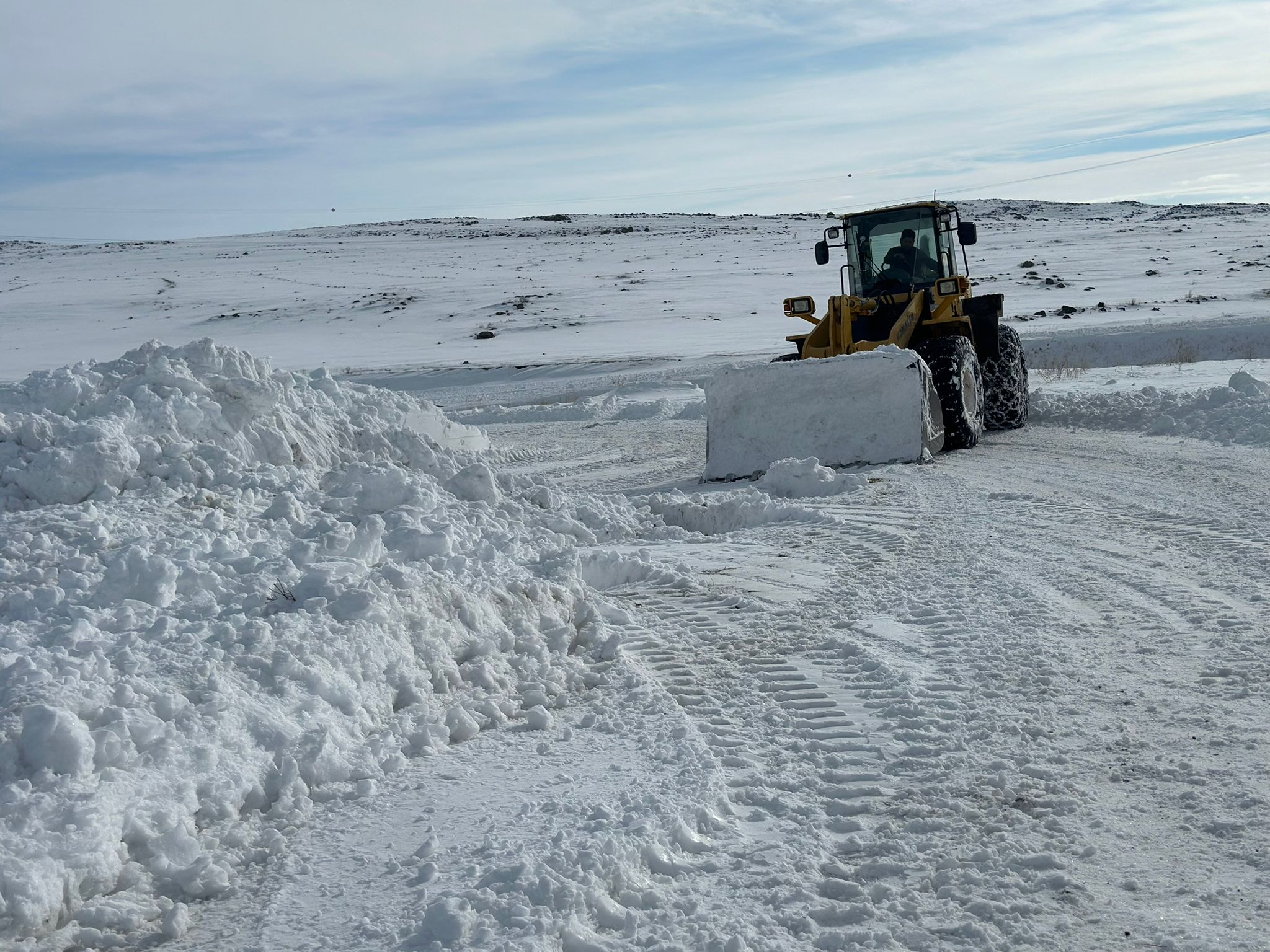 Kaymakam Akköz karla mücadele çalışmalarını inceledi