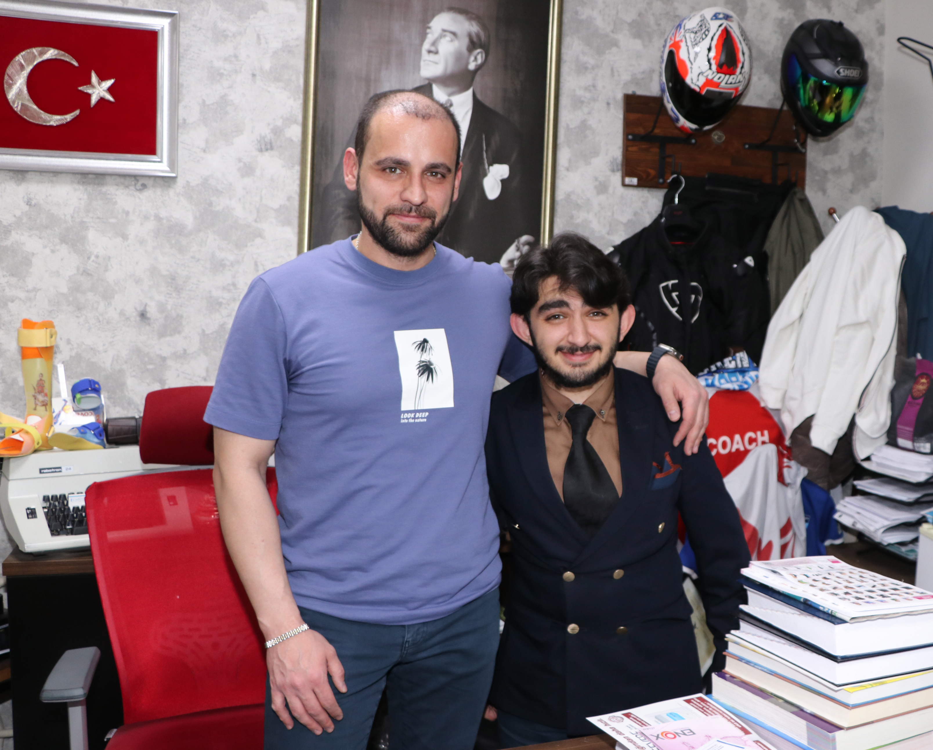 Doğuştan engelli şampiyon yüzücü doktoru sayesinde ayağa kalktı