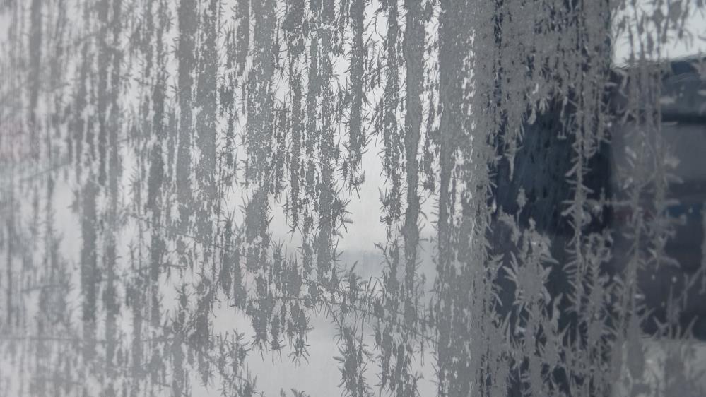 Ardahan'da soğuk hava: Araçlar çalışmadı, buz sarkıtları oluştu