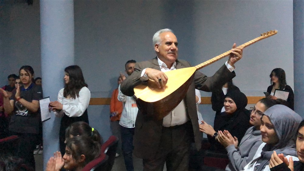Kars'ta öğrencilere Aşık Murat Çobanoğlu anlatıldı