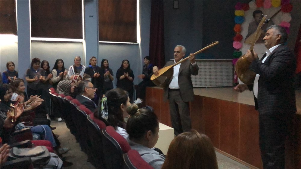 Kars'ta öğrencilere Aşık Murat Çobanoğlu anlatıldı