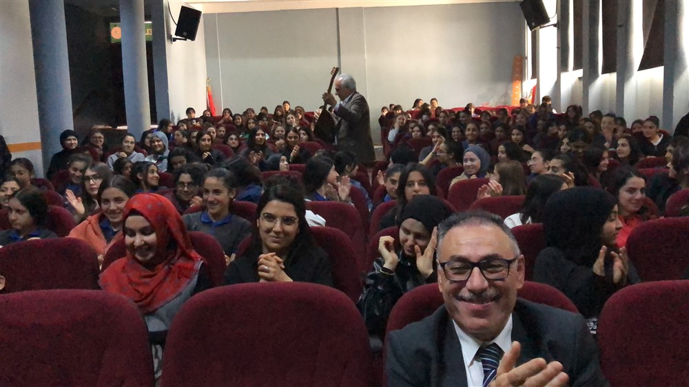 Kars'ta öğrencilere Aşık Murat Çobanoğlu anlatıldı