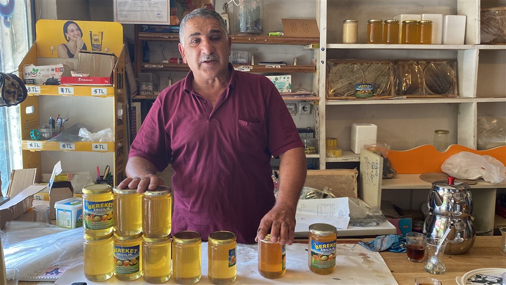 Kovanı açıp yeşil bal görünce şaşırdı