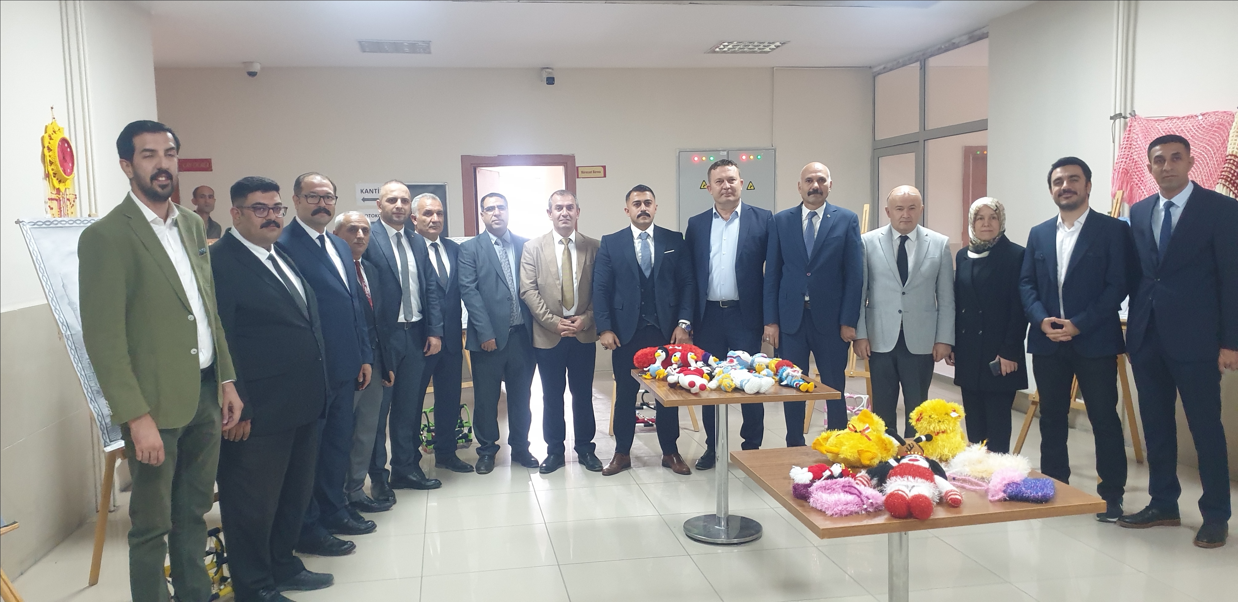 Patnos'ta hükümlü ve tutuklular tarafından yapılan ürünler sergilendi