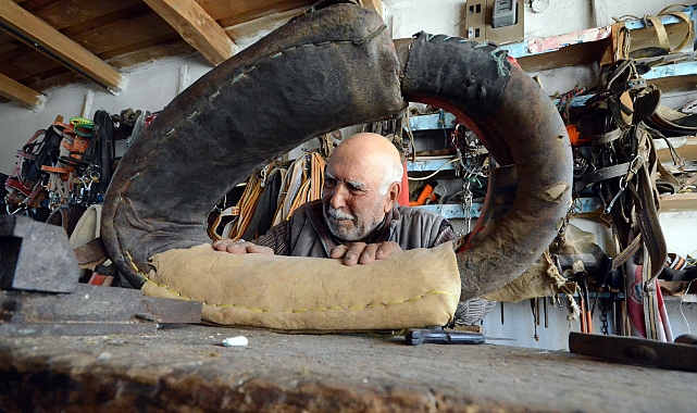 Unutulmaya yüz tutan saraçlığa ilerleyen yaşına rağmen veda etmiyor