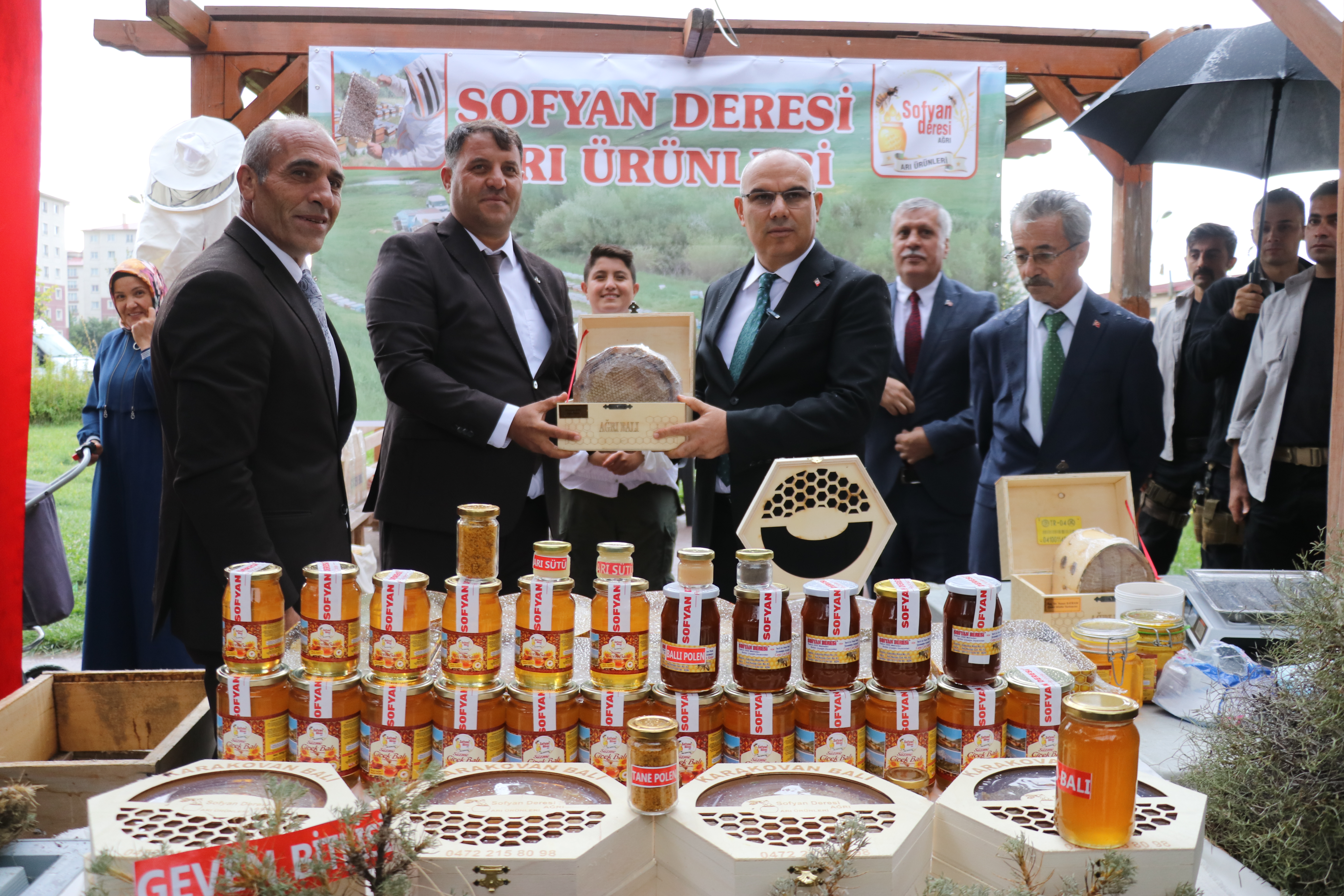 Ağrı'da coğrafi işaretle tescillenen geven balının tanıtıldığı festival başladı