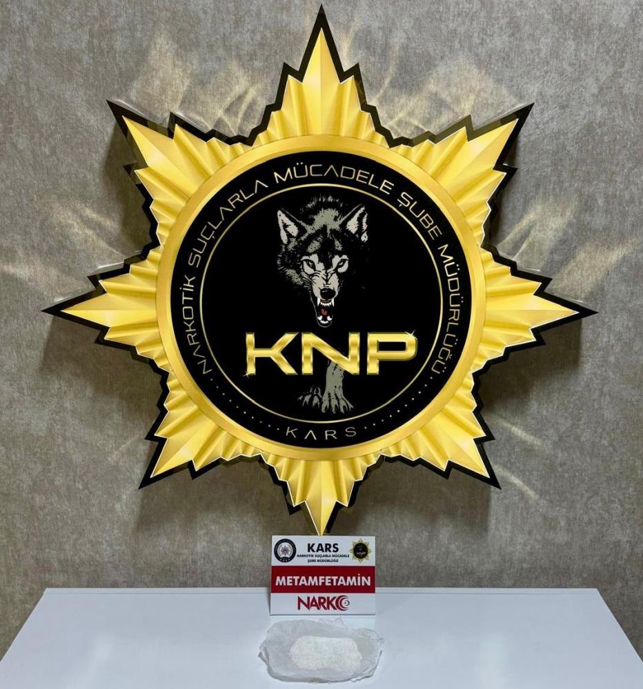 Kars'ta otomobil tavanına saklanan uyuşturucu Şila'ya takıldı
