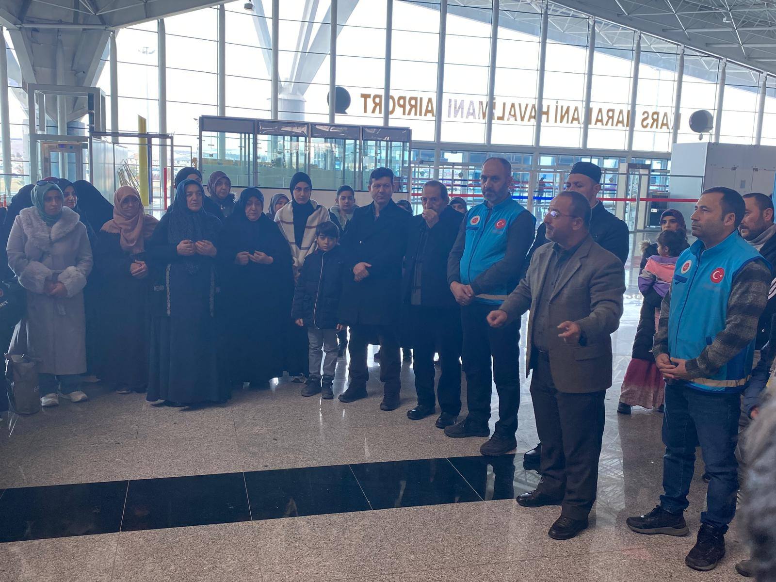 Umre yolcuları dualarla uğurlandı