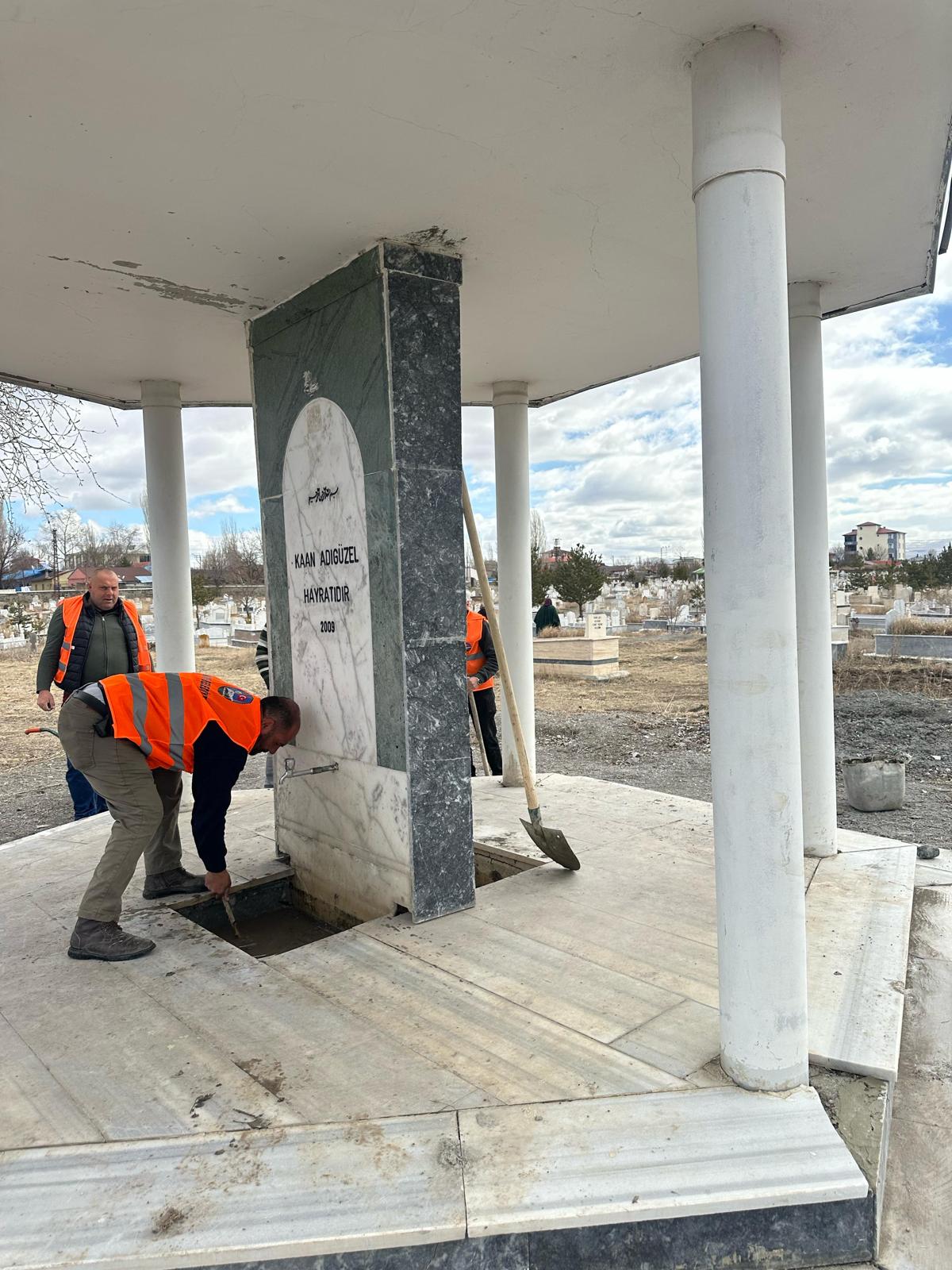 Kars Belediyesi bayram öncesi temizlik çalışmalarına başladı