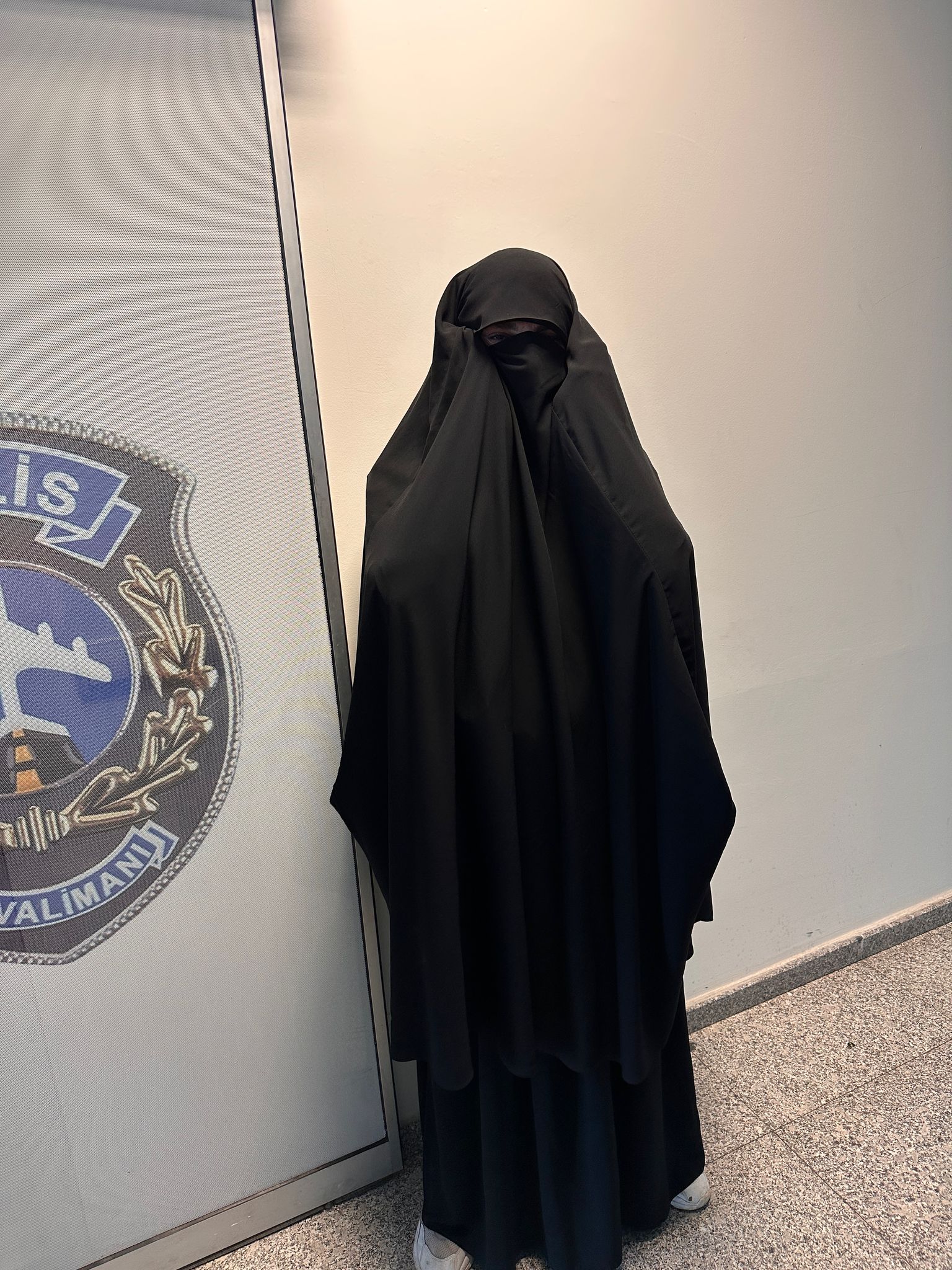 Kars'ta kadın kılığına girmiş erkek şahıs yakalandı