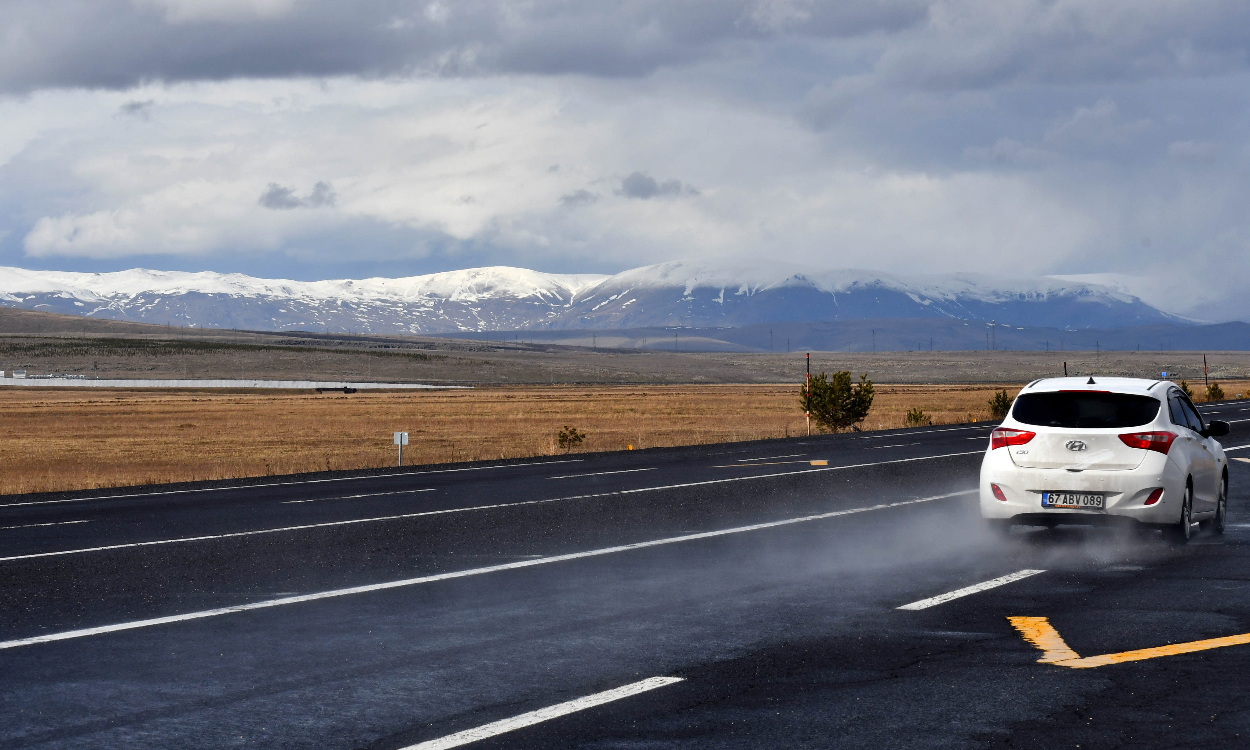 Sarıkamış'ın yüksek kesimlerinde kar etkili oldu