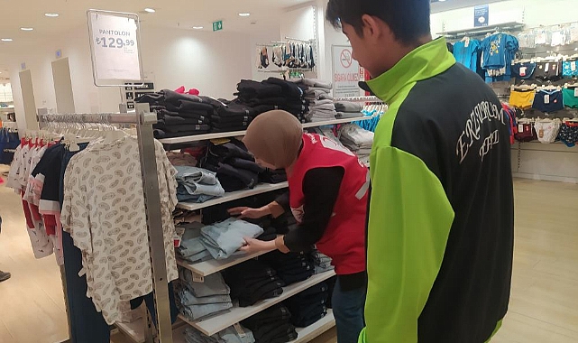 Ağrılı yetimler bayramlık sevinci yaşadı