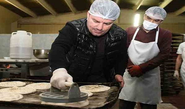 Aksaray'da 30 bin tahinli ve 130 bin Ramazan pidesi dağıtıldı