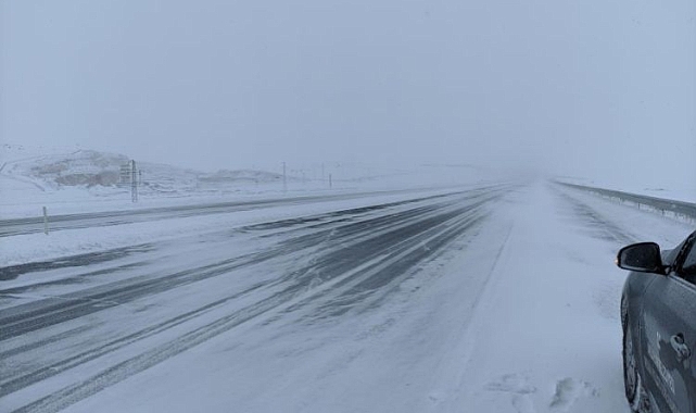 Ardahan'da kar ve tipi ulaşımı aksatıyor