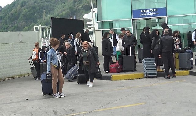 Bayram tatilinde Sarp Sınır Kapısı'nda turizm yoğunluğu yaşandı