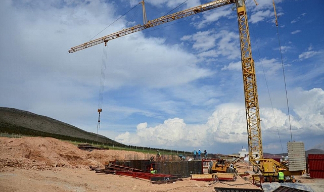 Deprem bölgesi Afşin'de TOKİ konutları hızla yükseliyor