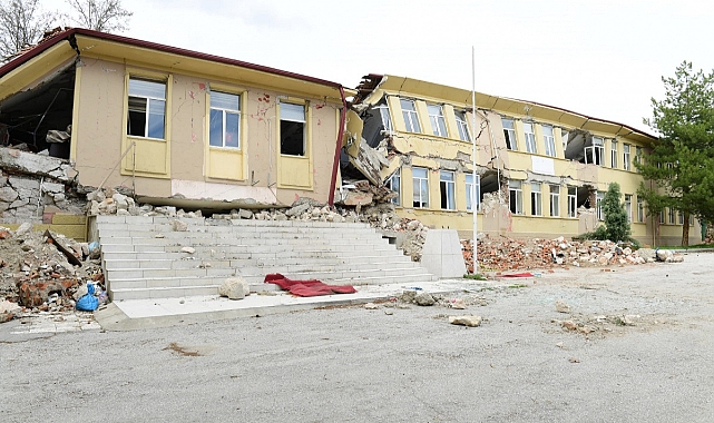 Depremde yan yatan bina müze yapılacak